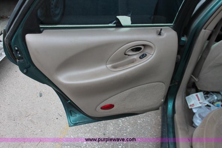 image for item O9395 1998 Ford Taurus LX