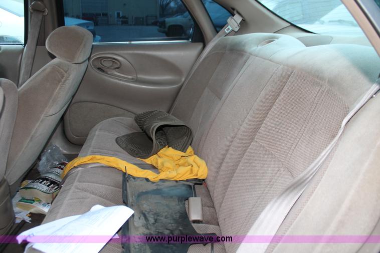 image for item O9395 1998 Ford Taurus LX