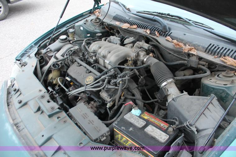 image for item O9395 1998 Ford Taurus LX