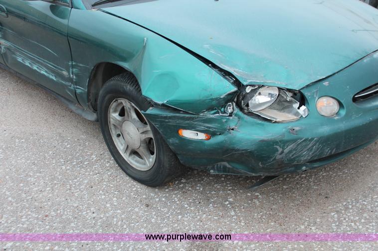 image for item O9395 1998 Ford Taurus LX