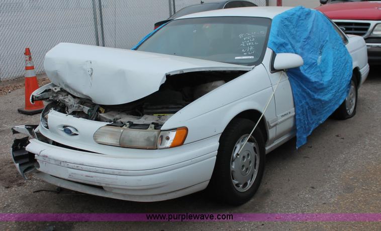 image for item O9396 1993 Ford Taurus GL
