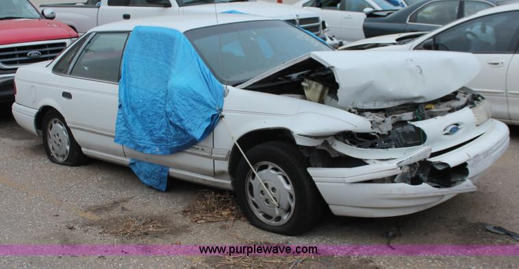 image for item O9396 1993 Ford Taurus GL