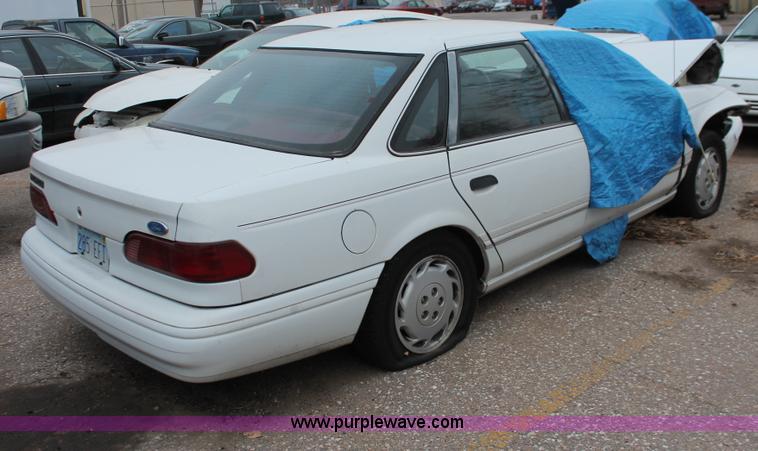 image for item O9396 1993 Ford Taurus GL