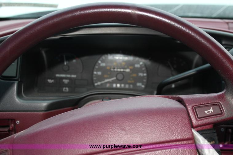 image for item O9396 1993 Ford Taurus GL
