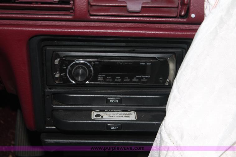 image for item O9396 1993 Ford Taurus GL