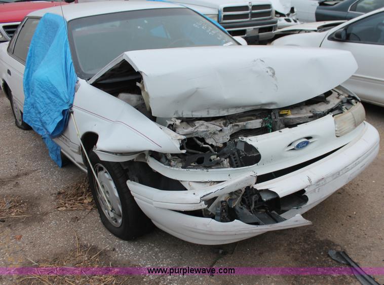 image for item O9396 1993 Ford Taurus GL