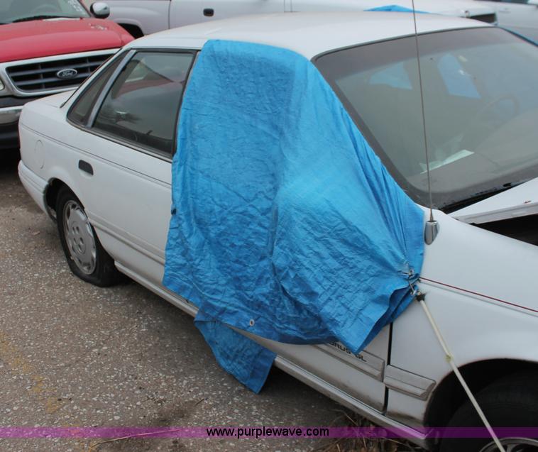 image for item O9396 1993 Ford Taurus GL