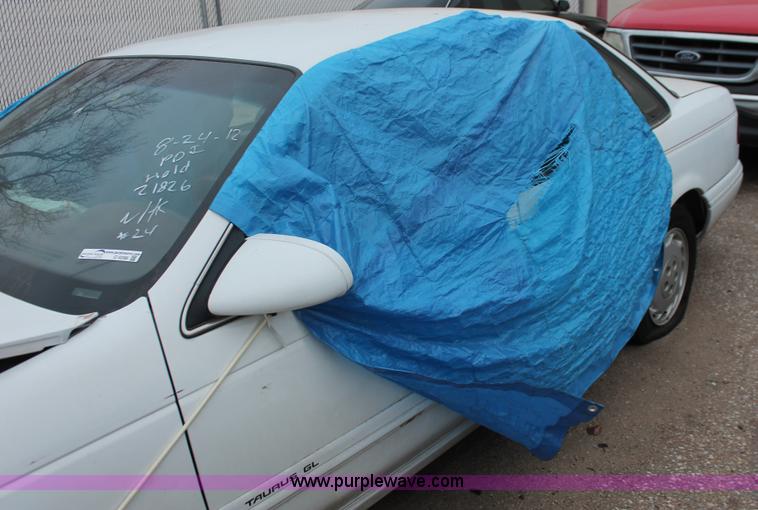 image for item O9396 1993 Ford Taurus GL