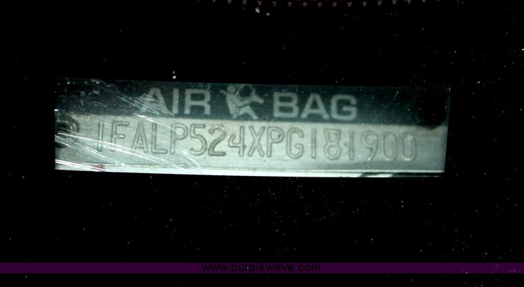 image for item O9396 1993 Ford Taurus GL