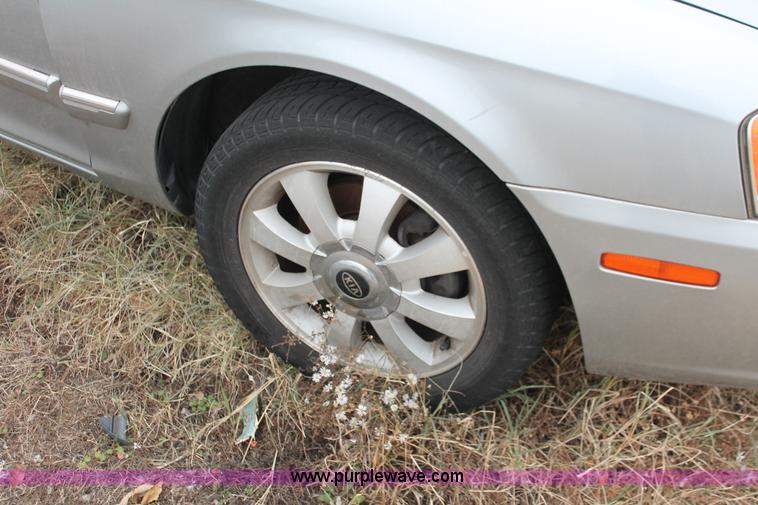 image for item O9397 2004 Kia Optima