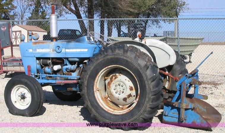 image for item B1695 1974 Ford 3000 tractor