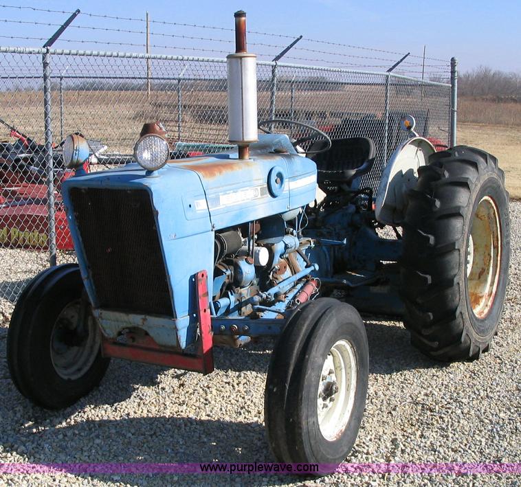 image for item B1695 1974 Ford 3000 tractor