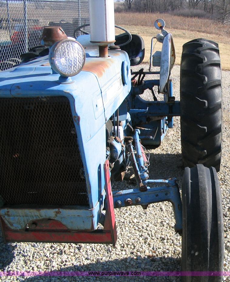 image for item B1695 1974 Ford 3000 tractor