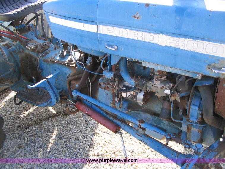 image for item B1695 1974 Ford 3000 tractor