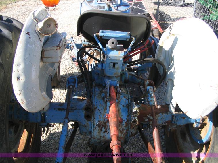 image for item B1695 1974 Ford 3000 tractor