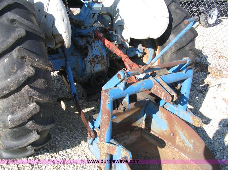image for item B1695 1974 Ford 3000 tractor