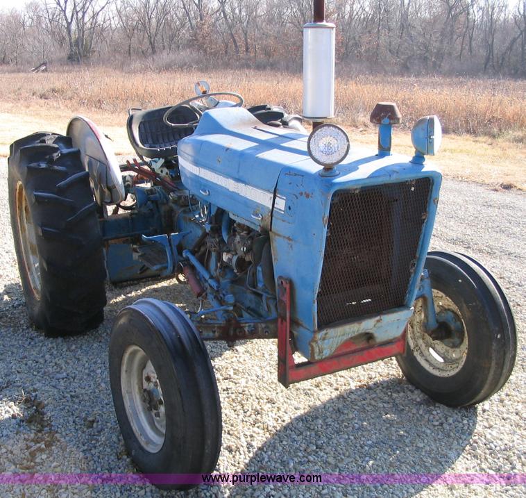 image for item B1695 1974 Ford 3000 tractor
