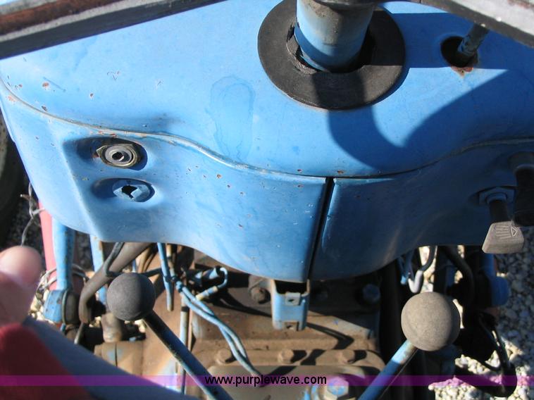 image for item B1695 1974 Ford 3000 tractor