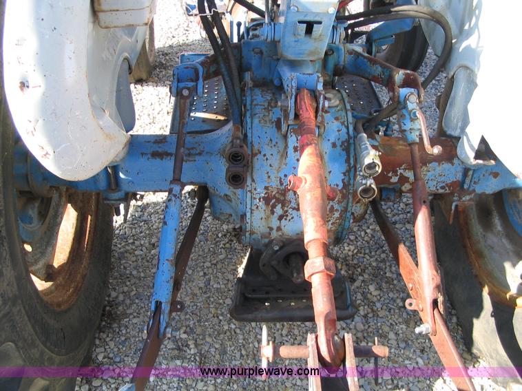 image for item B1695 1974 Ford 3000 tractor