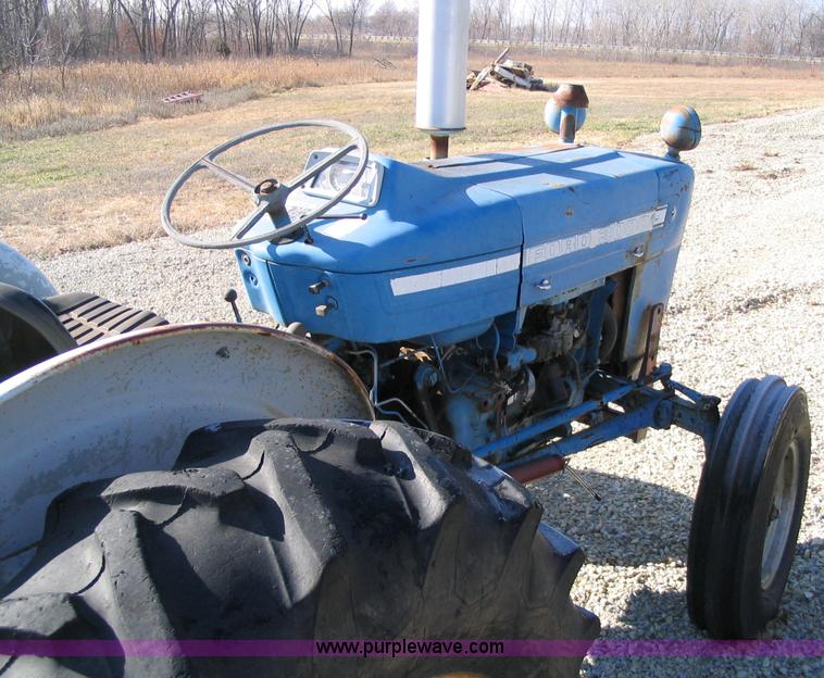 image for item B1695 1974 Ford 3000 tractor