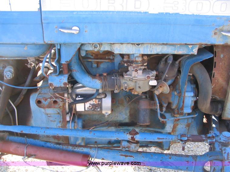 image for item B1695 1974 Ford 3000 tractor