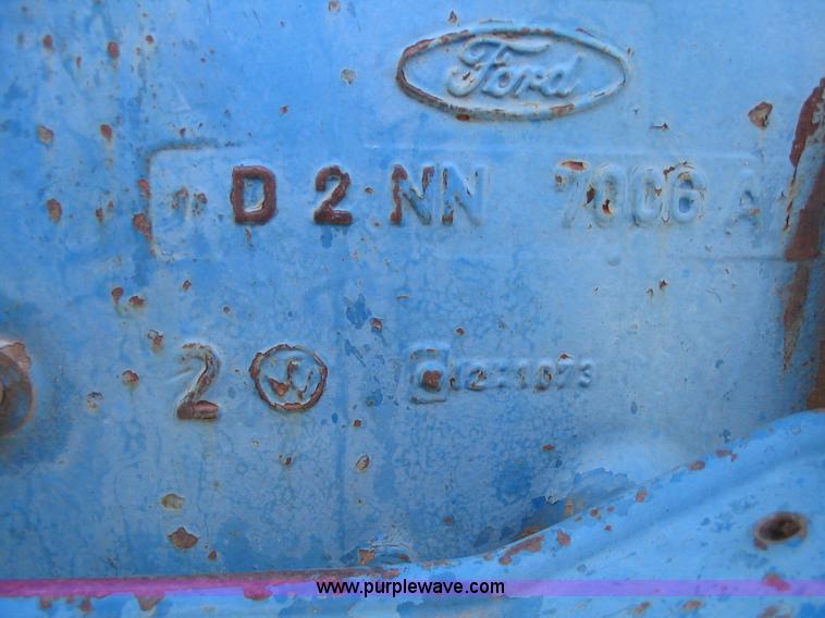 image for item B1695 1974 Ford 3000 tractor
