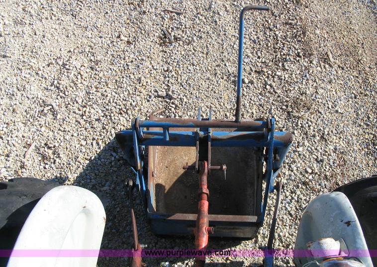 image for item B1695 1974 Ford 3000 tractor