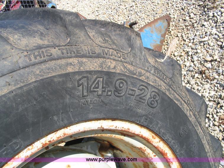 image for item B1695 1974 Ford 3000 tractor