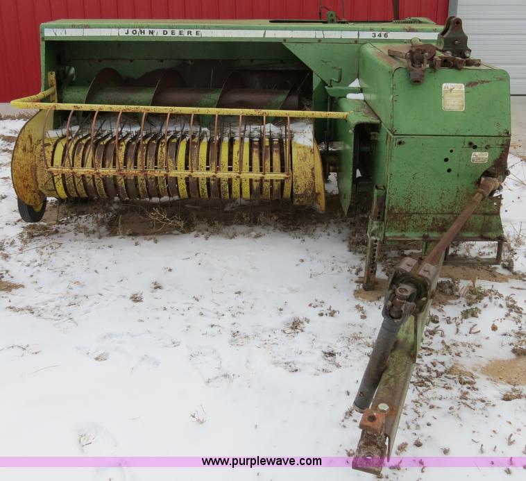 image for item B4552 John Deere 346 small square baler