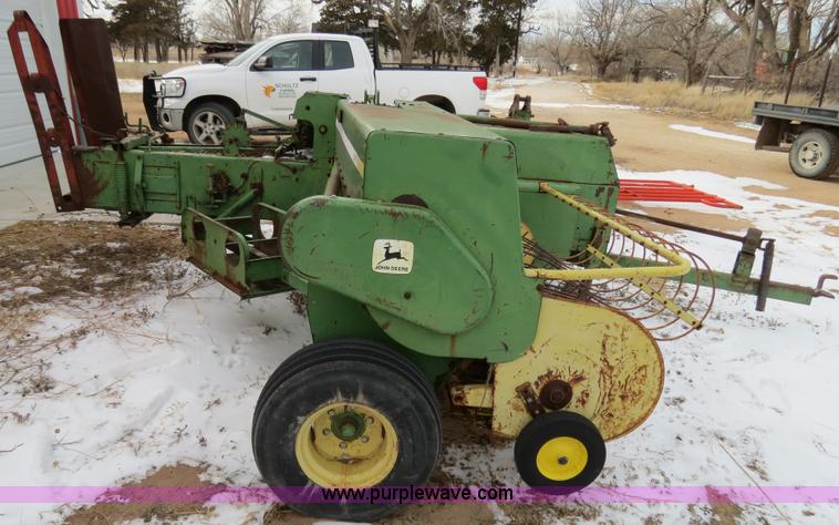 image for item B4552 John Deere 346 small square baler