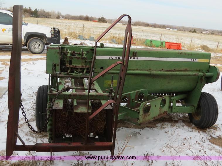 image for item B4552 John Deere 346 small square baler