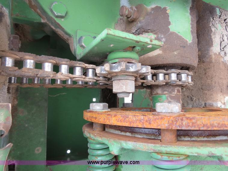 image for item B4552 John Deere 346 small square baler