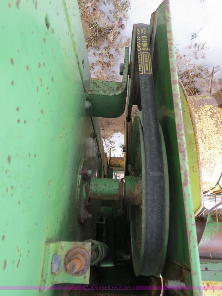 image for item B4552 John Deere 346 small square baler