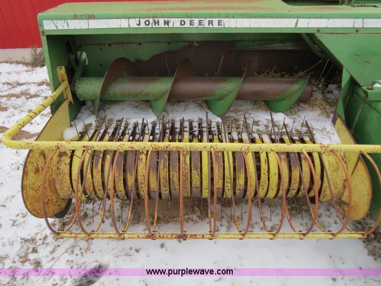 image for item B4552 John Deere 346 small square baler