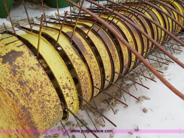 image for item B4552 John Deere 346 small square baler