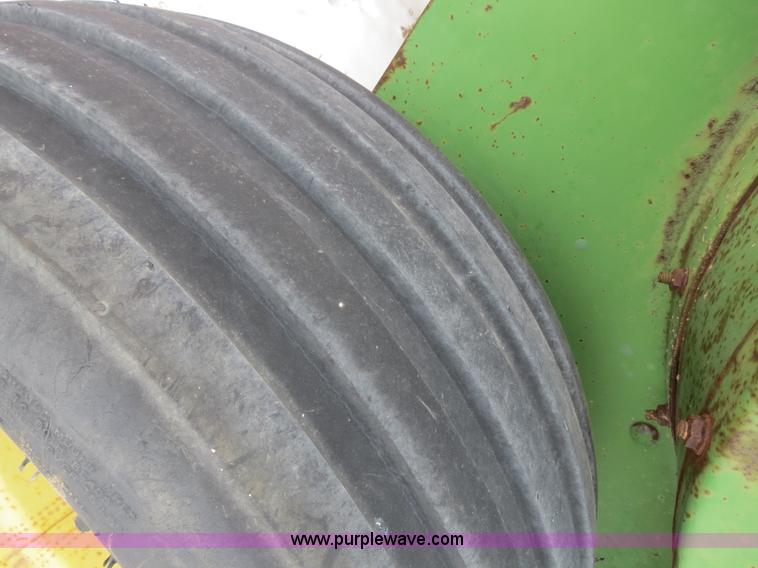 image for item B4552 John Deere 346 small square baler