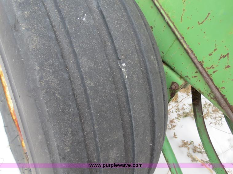 image for item B4552 John Deere 346 small square baler