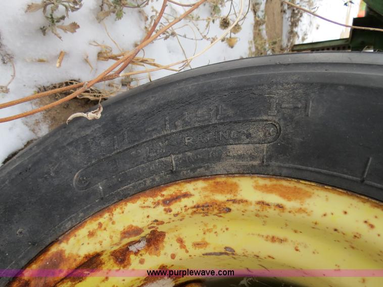 image for item B4552 John Deere 346 small square baler