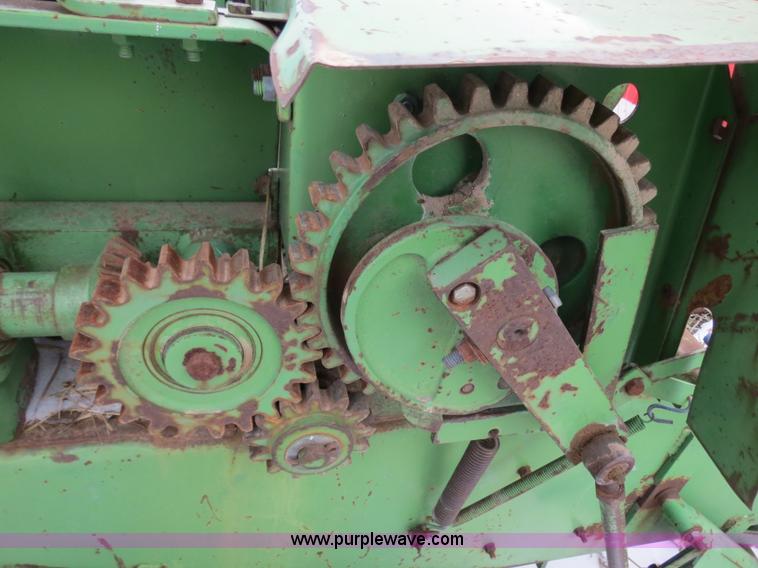 image for item B4552 John Deere 346 small square baler