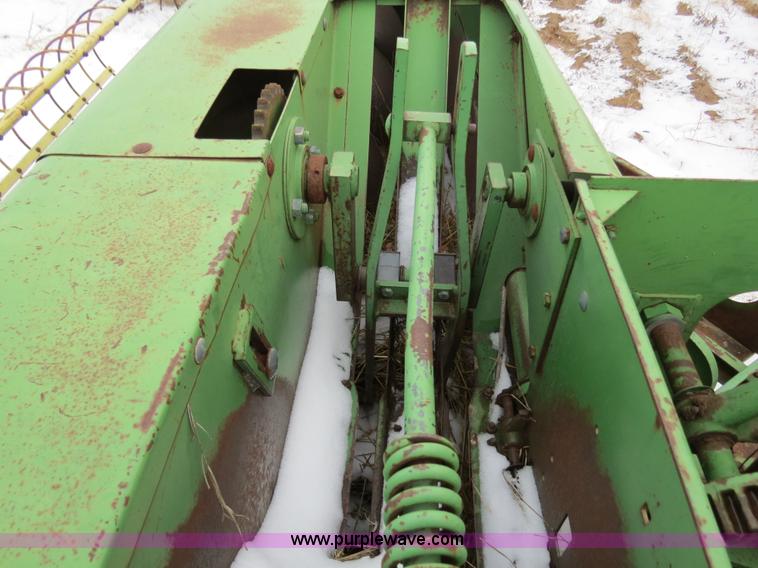 image for item B4552 John Deere 346 small square baler