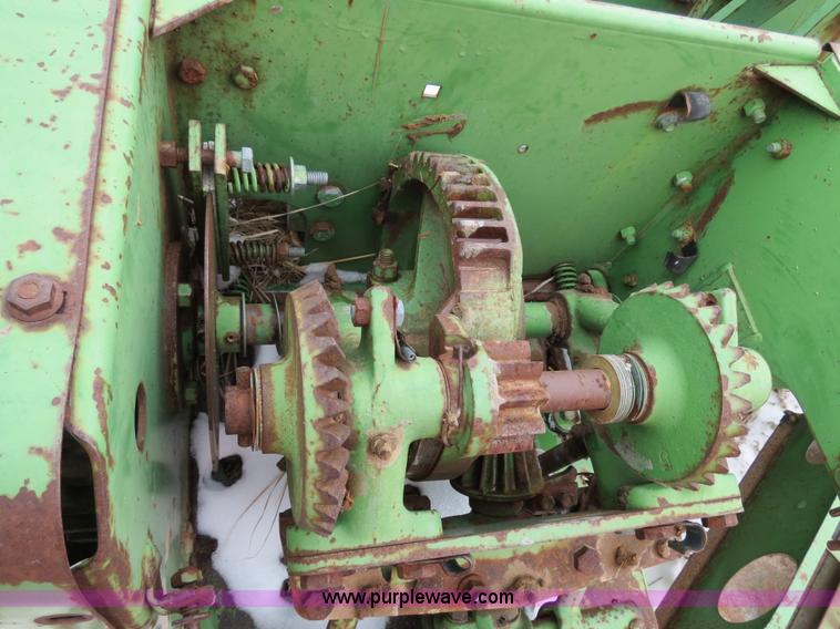 image for item B4552 John Deere 346 small square baler