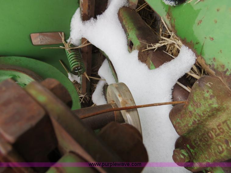 image for item B4552 John Deere 346 small square baler