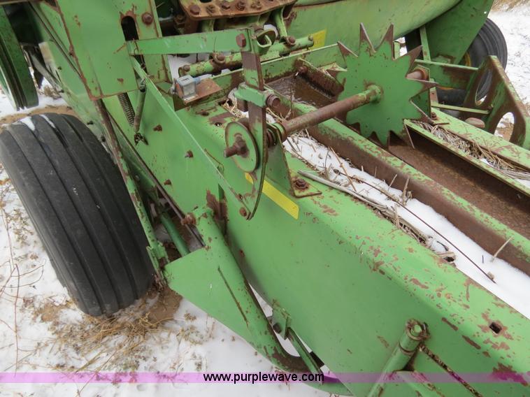 image for item B4552 John Deere 346 small square baler