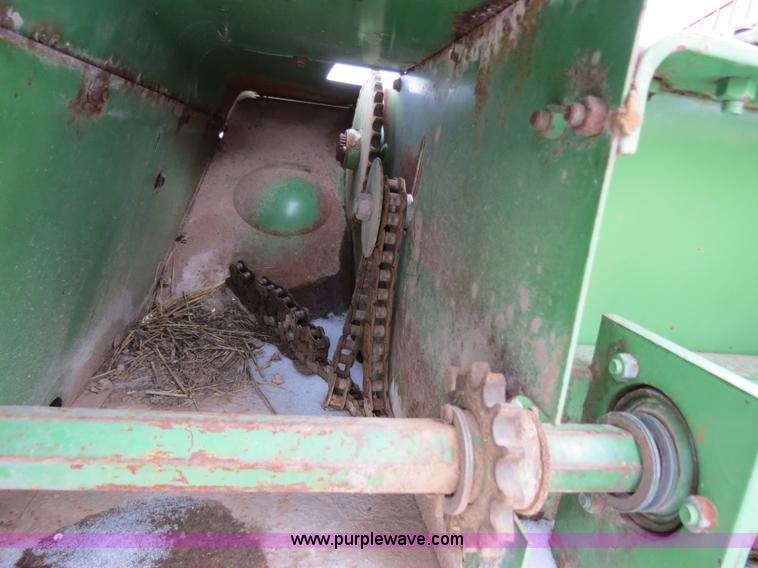 image for item B4552 John Deere 346 small square baler