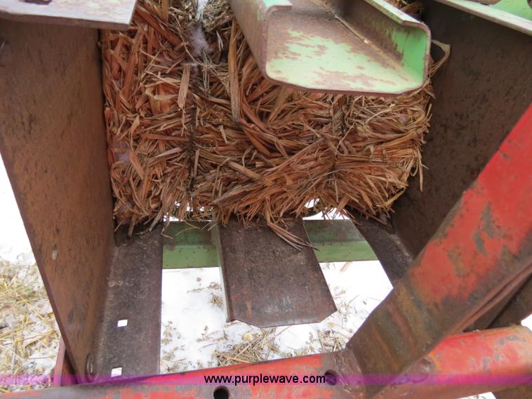 image for item B4552 John Deere 346 small square baler