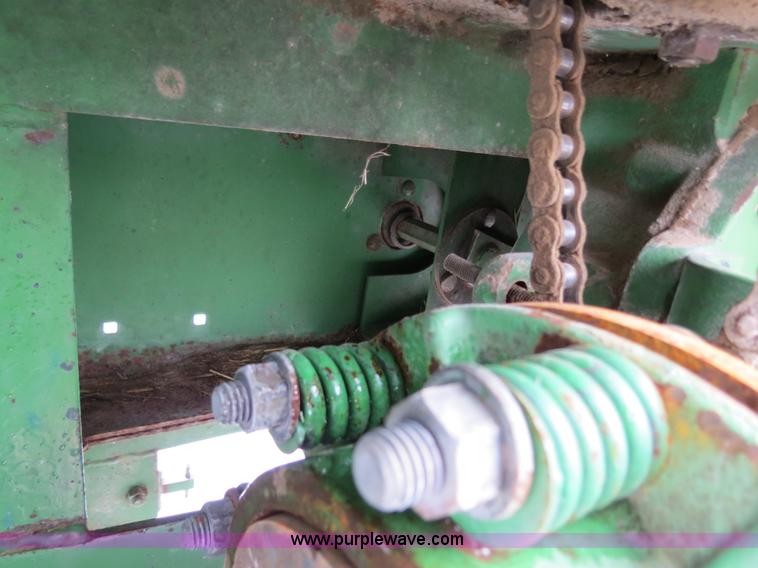 image for item B4552 John Deere 346 small square baler