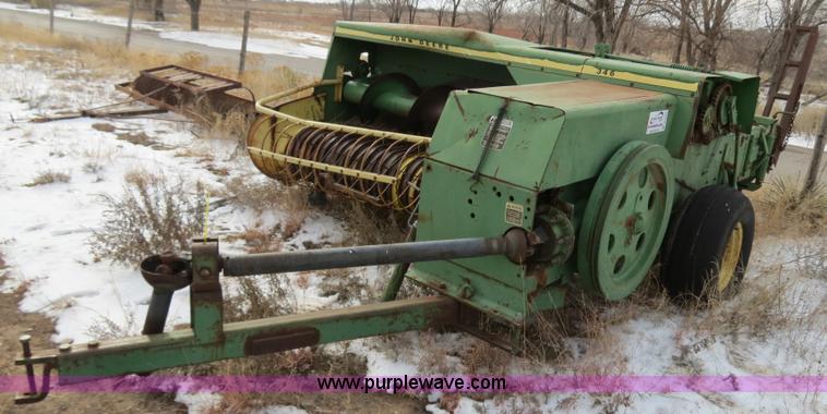 image for item B4553 John Deere 346 small square baler
