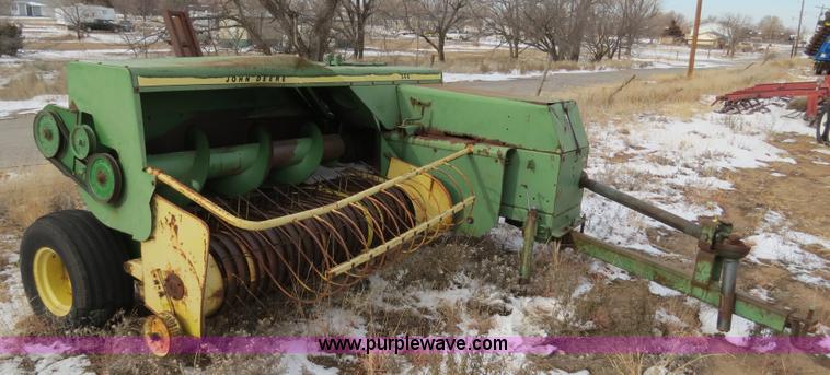 image for item B4553 John Deere 346 small square baler