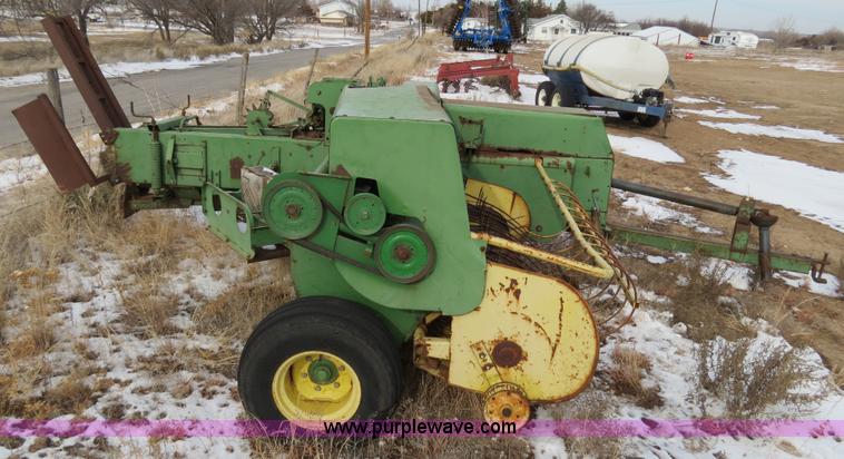 image for item B4553 John Deere 346 small square baler