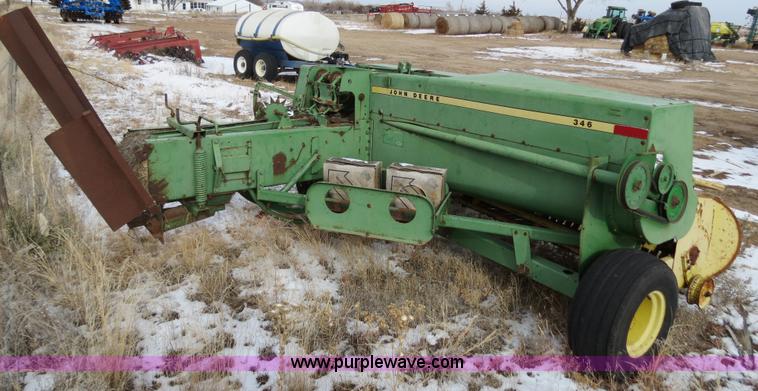 image for item B4553 John Deere 346 small square baler